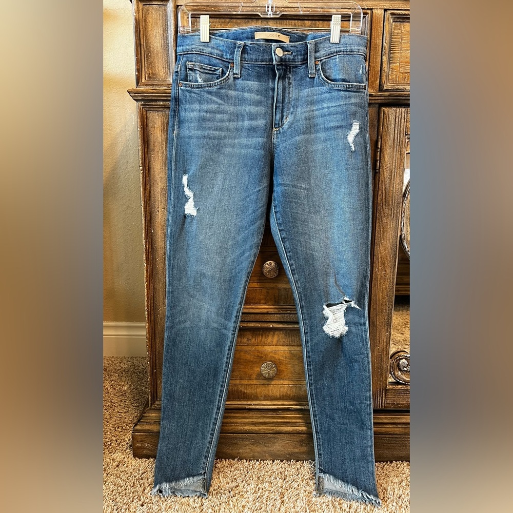 Joe’s Jeans distressed skinny raw hem jean Size 27